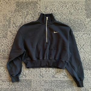 Nike cropped 1/2 zip sweatshirt.